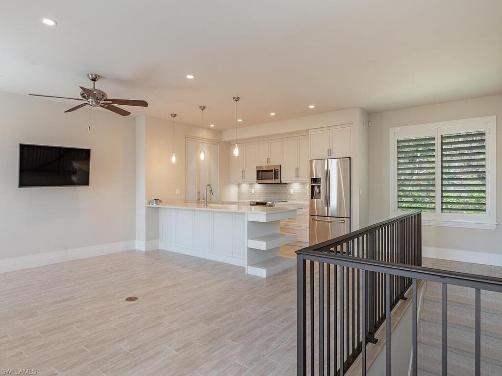 2835 Silverleaf Ln, Naples, FL 34105-25