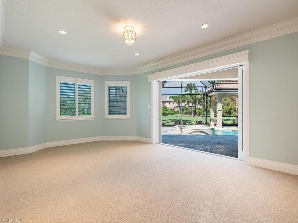 2835 Silverleaf Ln, Naples, FL 34105-27