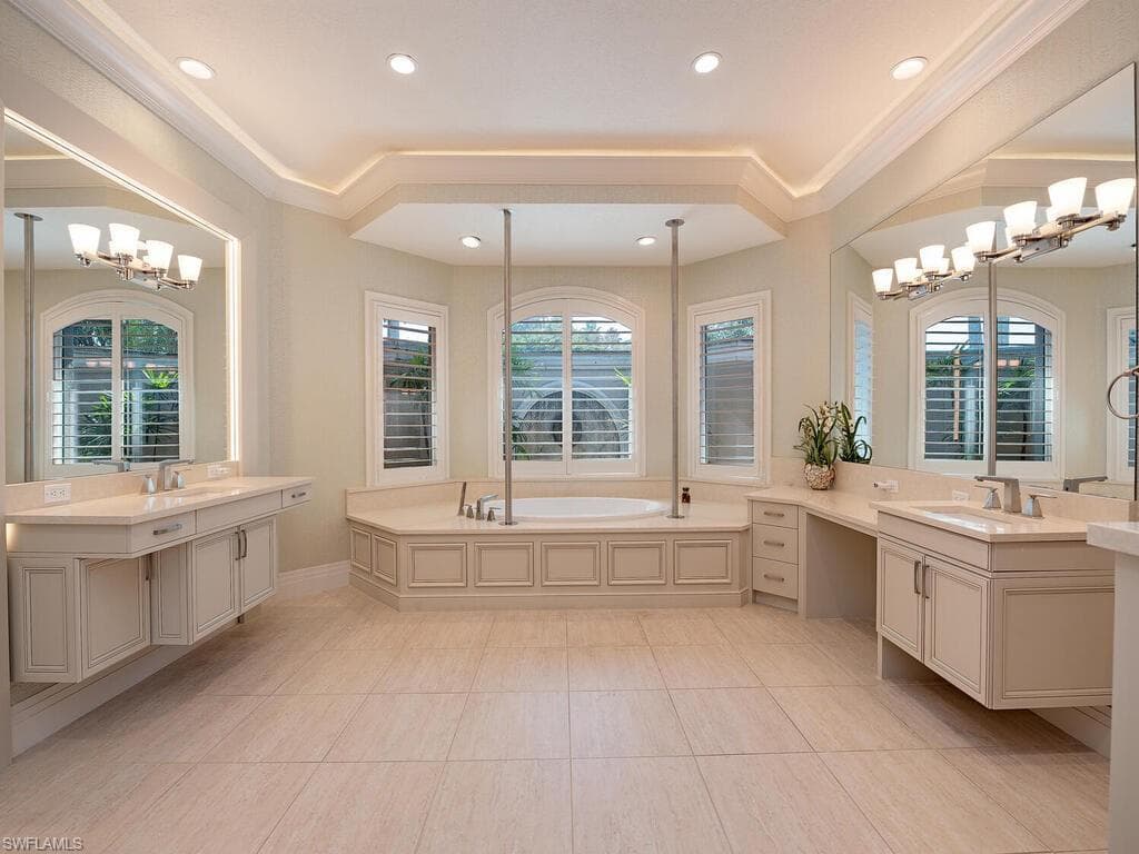 2835 Silverleaf Ln, Naples, FL 34105-29