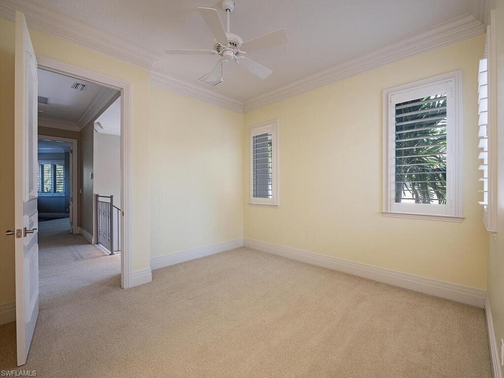 2835 Silverleaf Ln, Naples, FL 34105-35