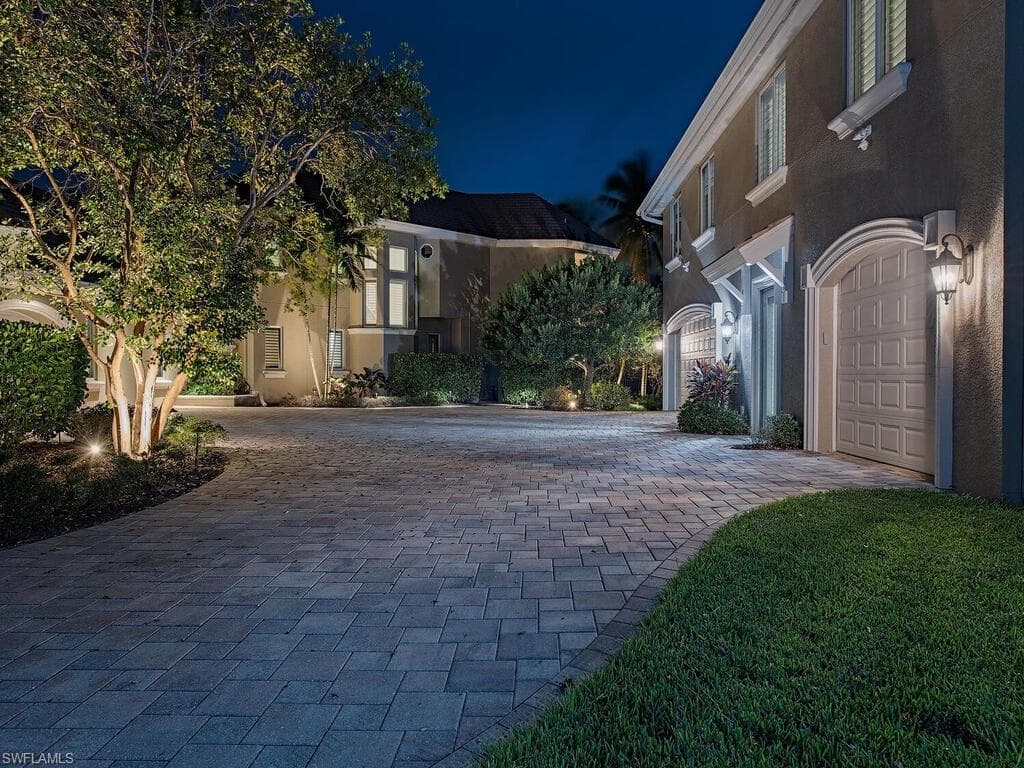 2835 Silverleaf Ln, Naples, FL 34105-6