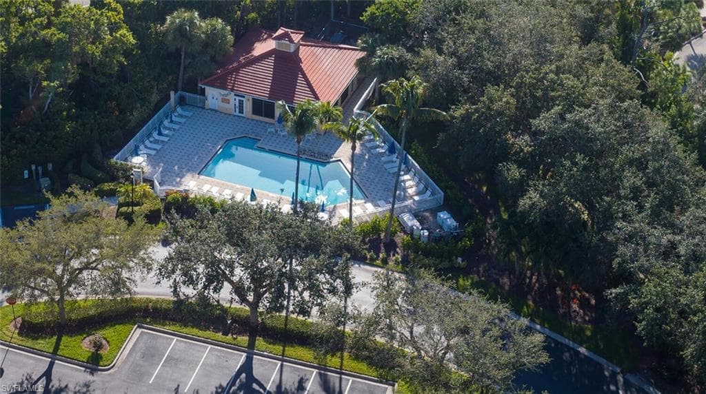 816 Carrick Bend Cir 202, Naples, FL 34110-9