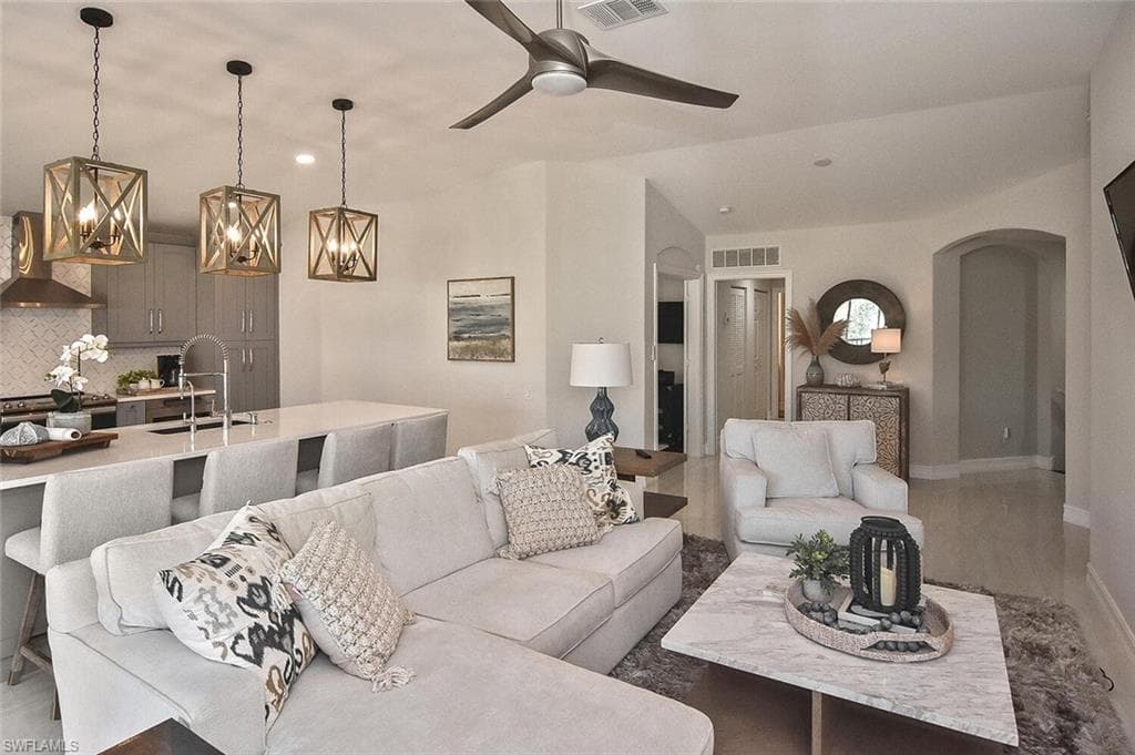 816 Carrick Bend Cir 202, Naples, FL 34110-15