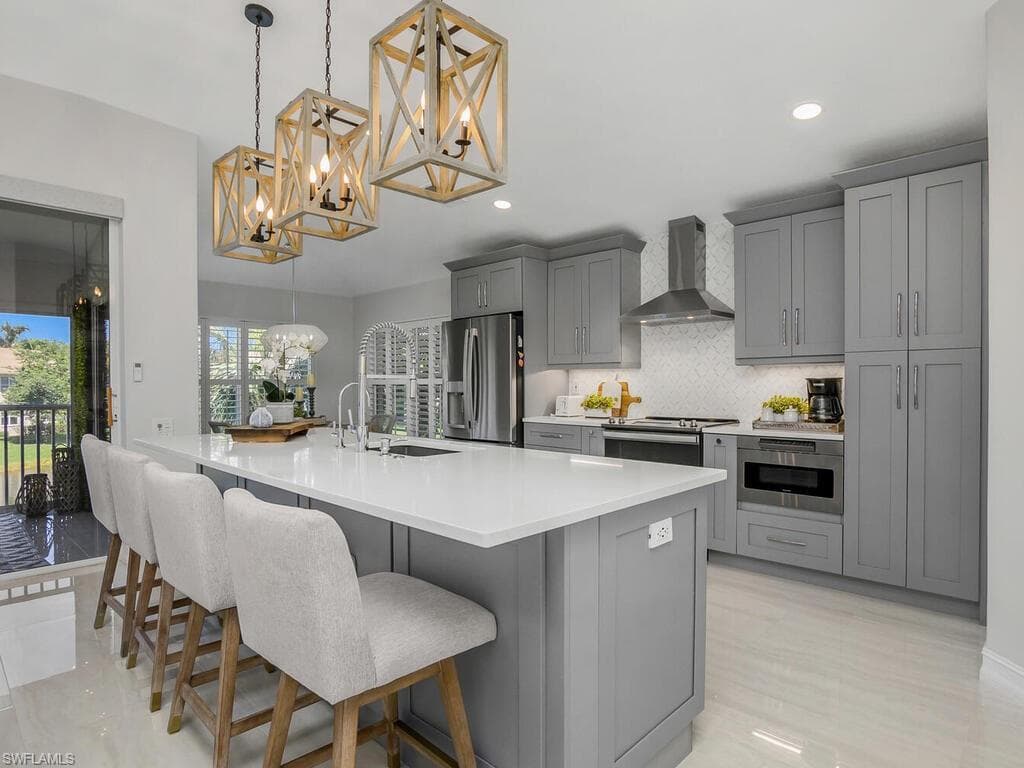 816 Carrick Bend Cir 202, Naples, FL 34110-18
