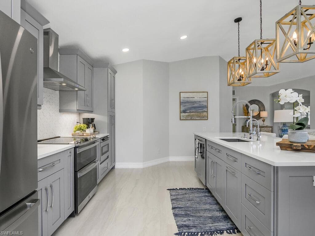 816 Carrick Bend Cir 202, Naples, FL 34110-21