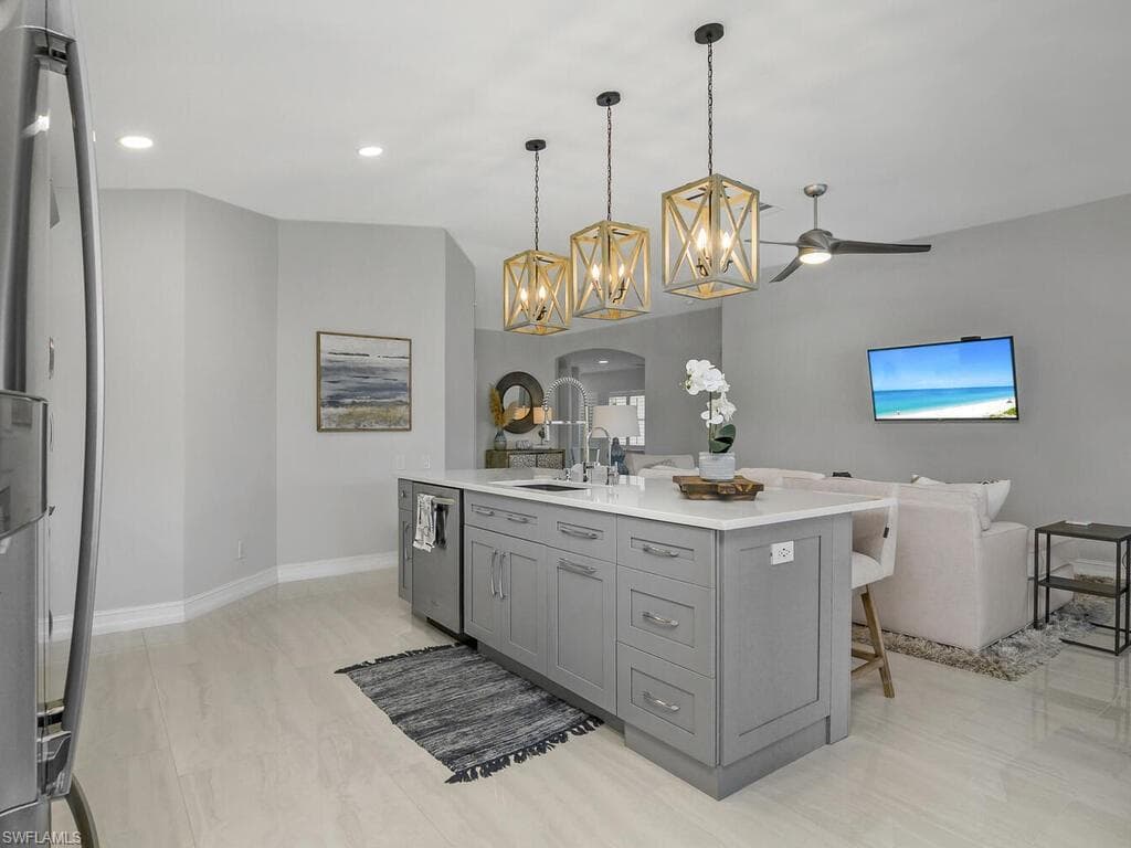816 Carrick Bend Cir 202, Naples, FL 34110-24