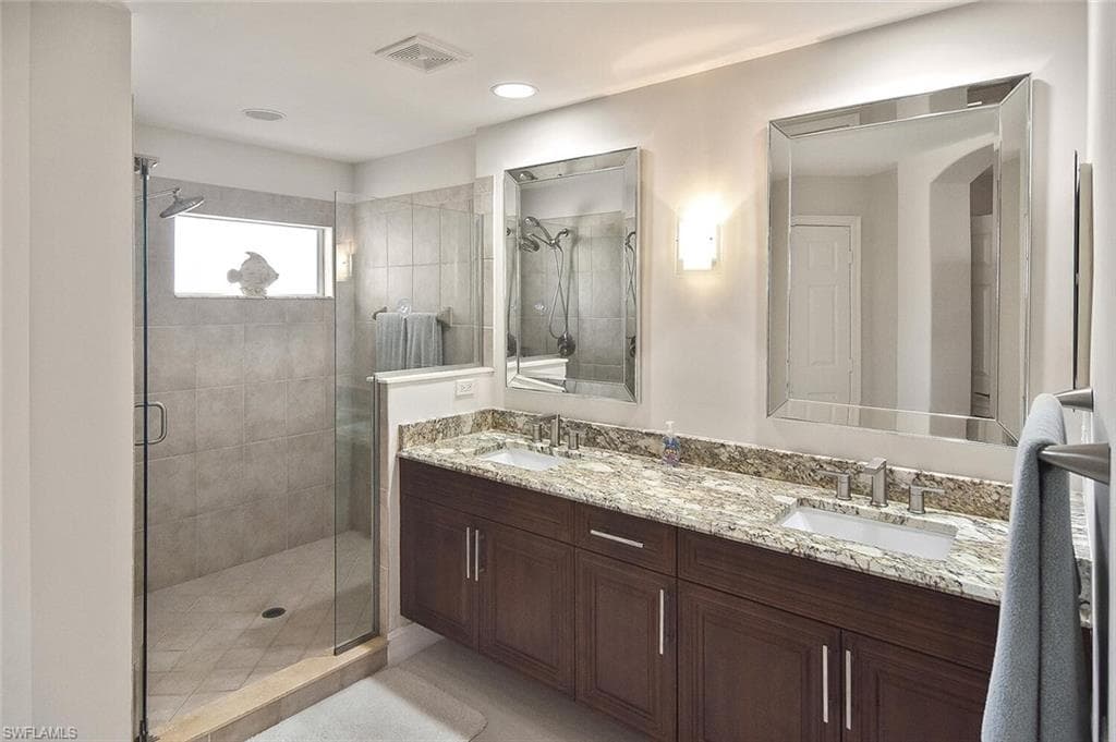 816 Carrick Bend Cir 202, Naples, FL 34110-38