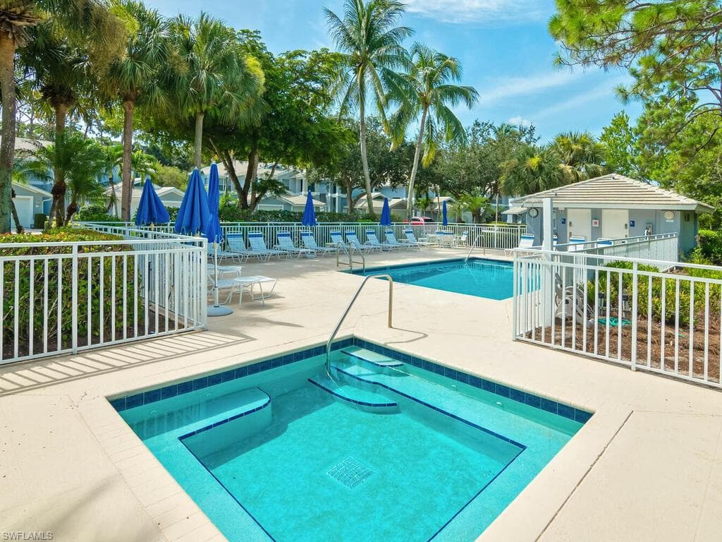 816 Carrick Bend Cir 202, Naples, FL 34110-7
