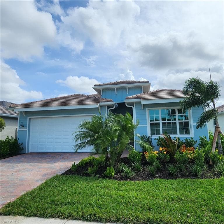 316 Grace Bay Ln, Naples, FL 34114-0
