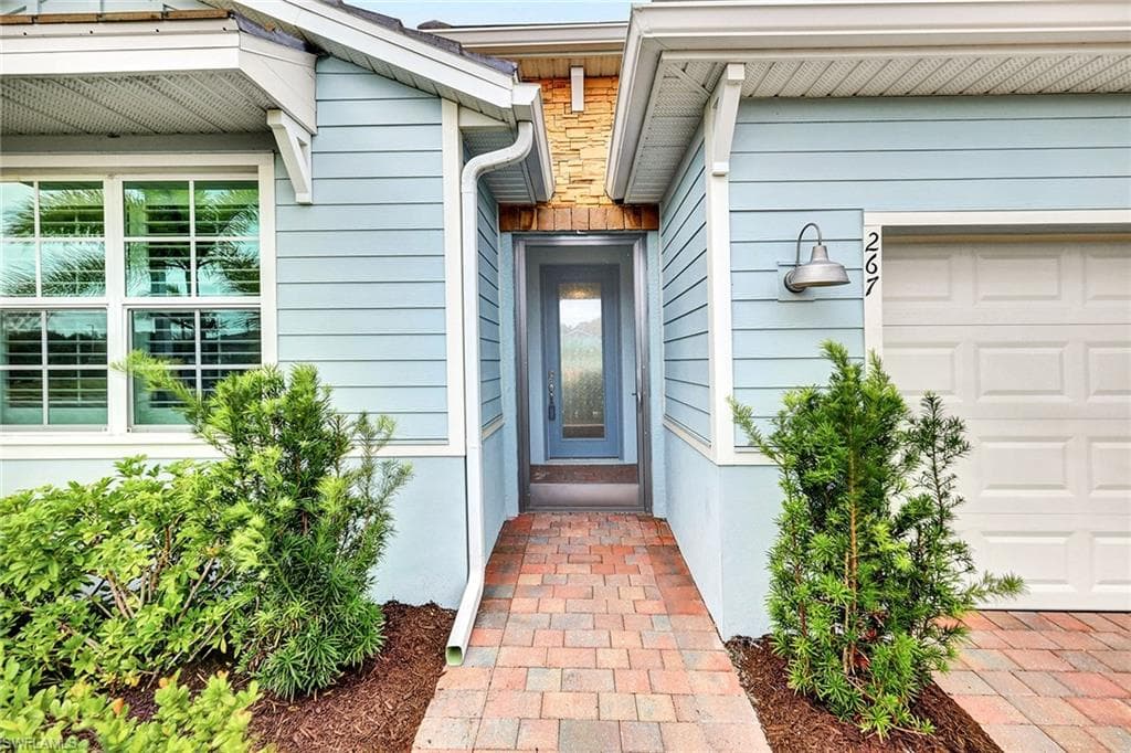 267 Tamarindo Ln, Naples, FL 34114-9
