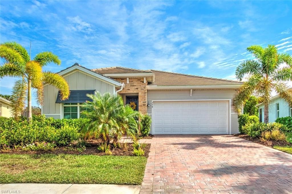 374 Deauville Loop, Naples, FL 34114-1