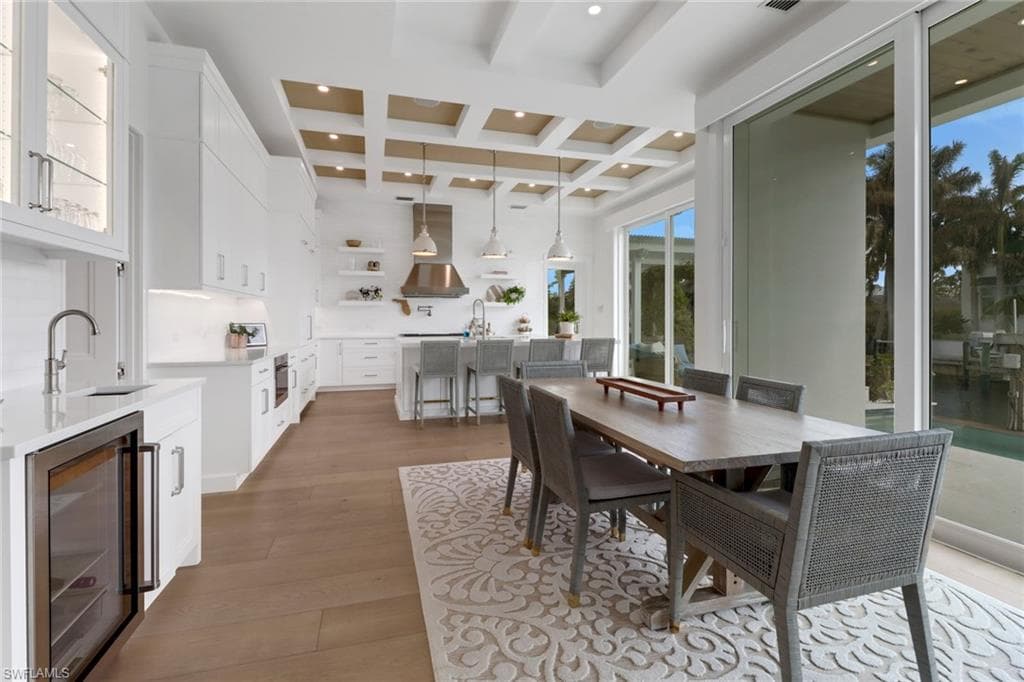 1300 Cobia Ct, Naples, FL 34102-11