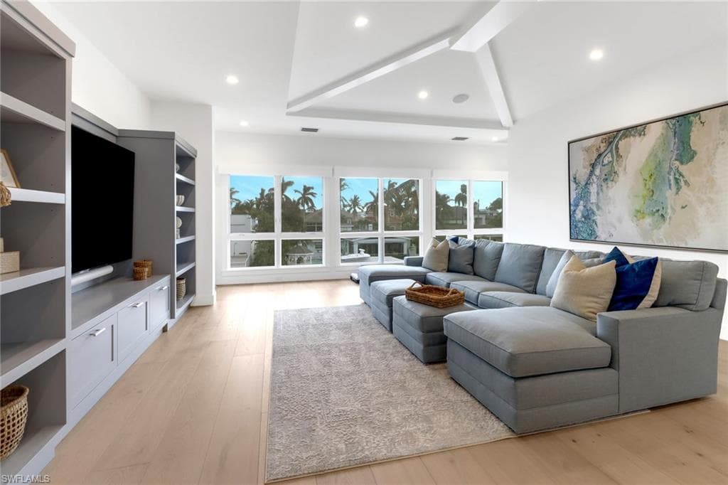 1300 Cobia Ct, Naples, FL 34102-19