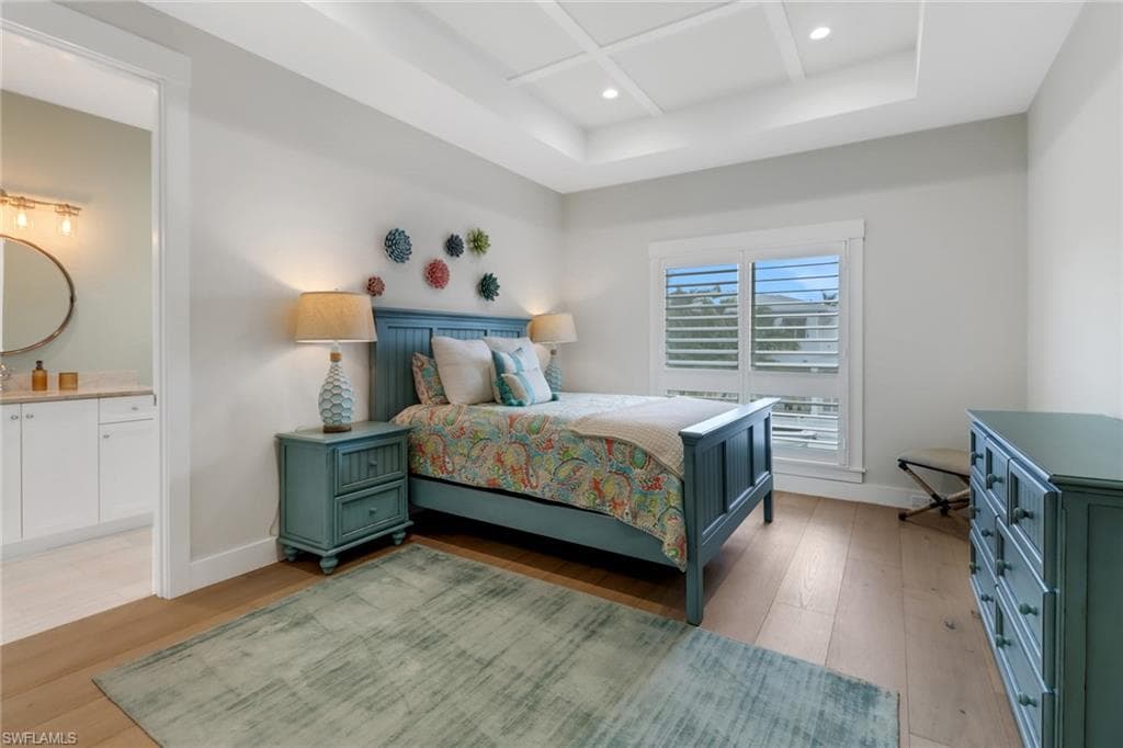 1300 Cobia Ct, Naples, FL 34102-25