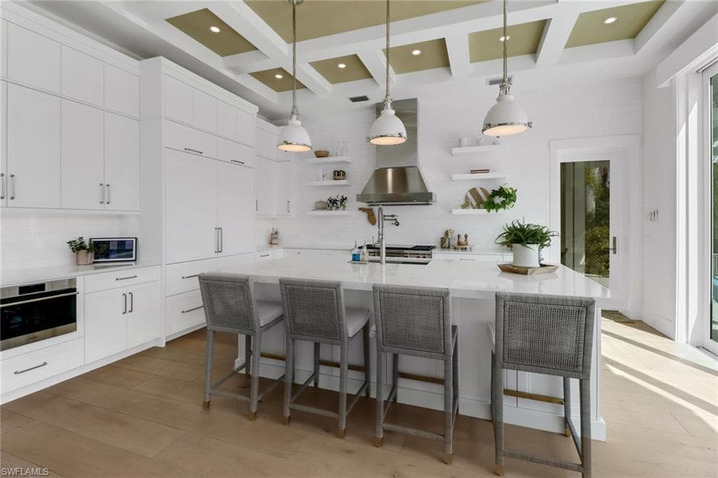 1300 Cobia Ct, Naples, FL 34102-7