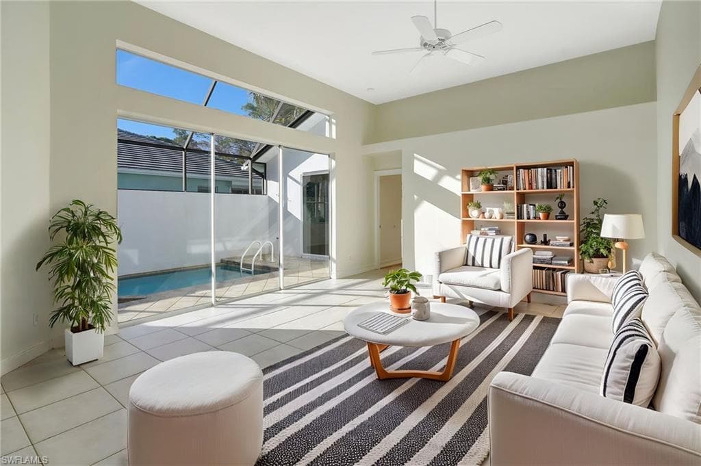 737 Mainsail Pl, Naples, FL 34110-10