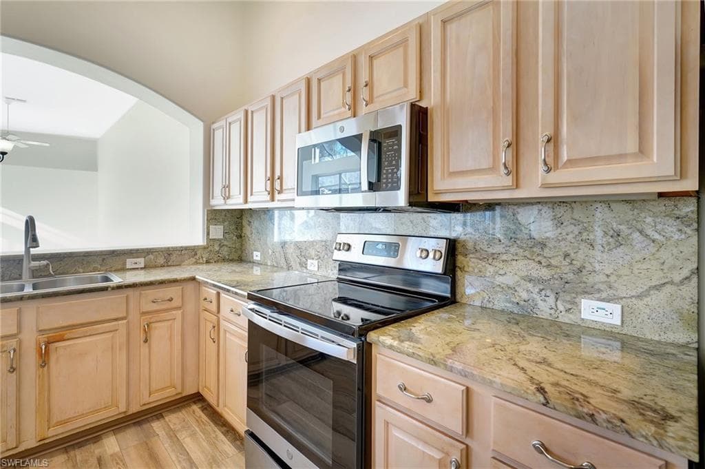 737 Mainsail Pl, Naples, FL 34110-15