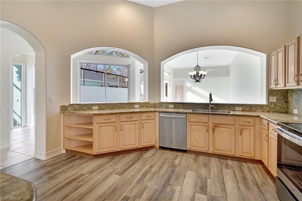 737 Mainsail Pl, Naples, FL 34110-16
