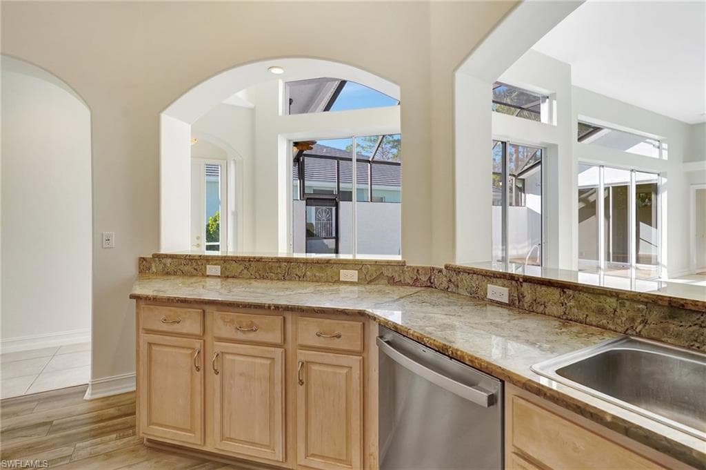 737 Mainsail Pl, Naples, FL 34110-17
