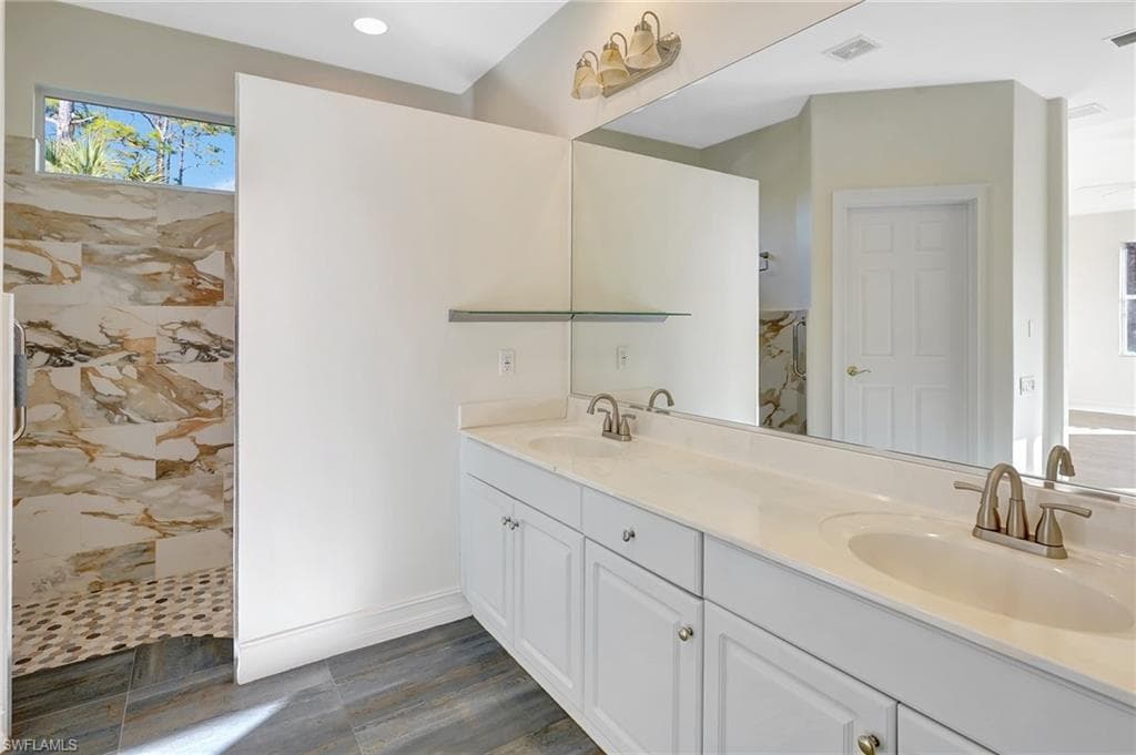 737 Mainsail Pl, Naples, FL 34110-33