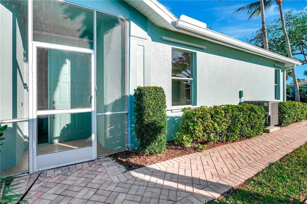 737 Mainsail Pl, Naples, FL 34110-3