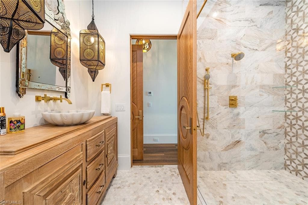 860 Admiralty Parade E, Naples, FL 34102-18