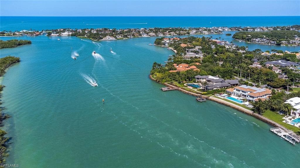 860 Admiralty Parade E, Naples, FL 34102-38