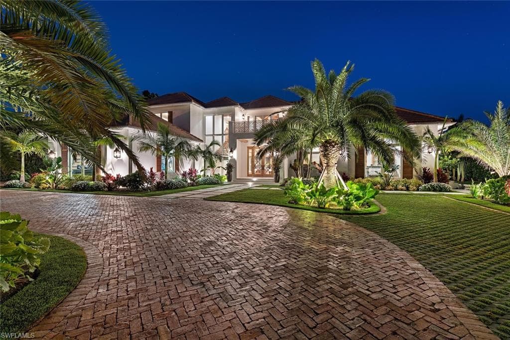 860 Admiralty Parade E, Naples, FL 34102-4
