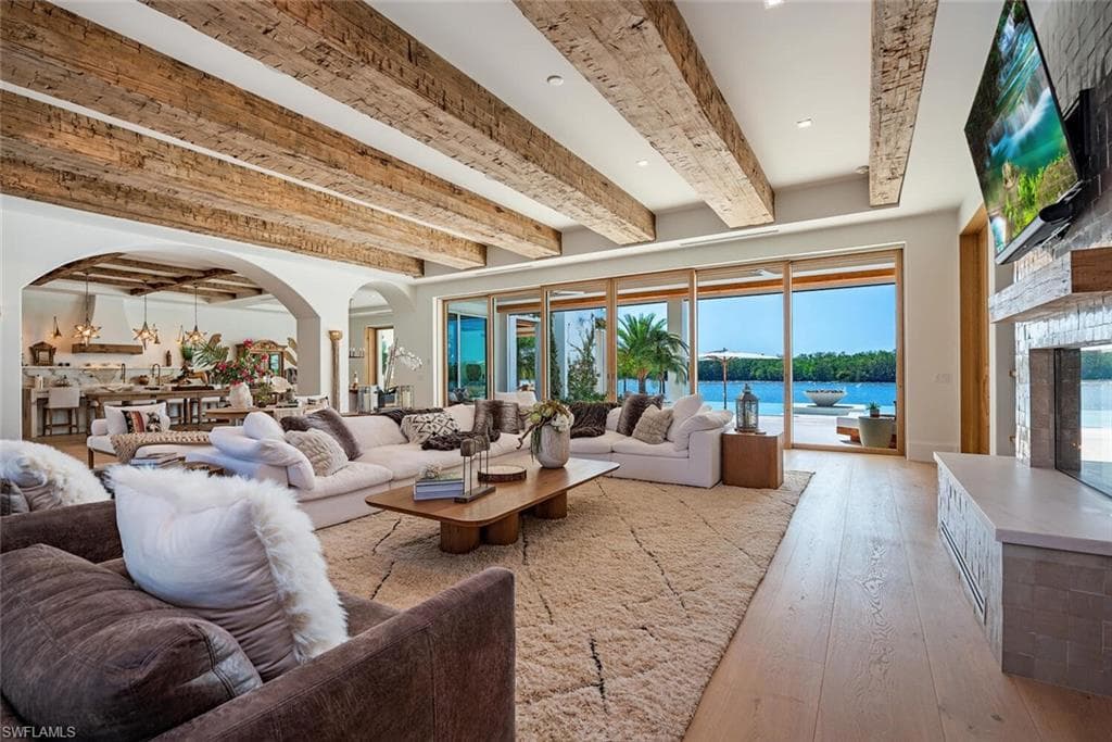 860 Admiralty Parade E, Naples, FL 34102-5