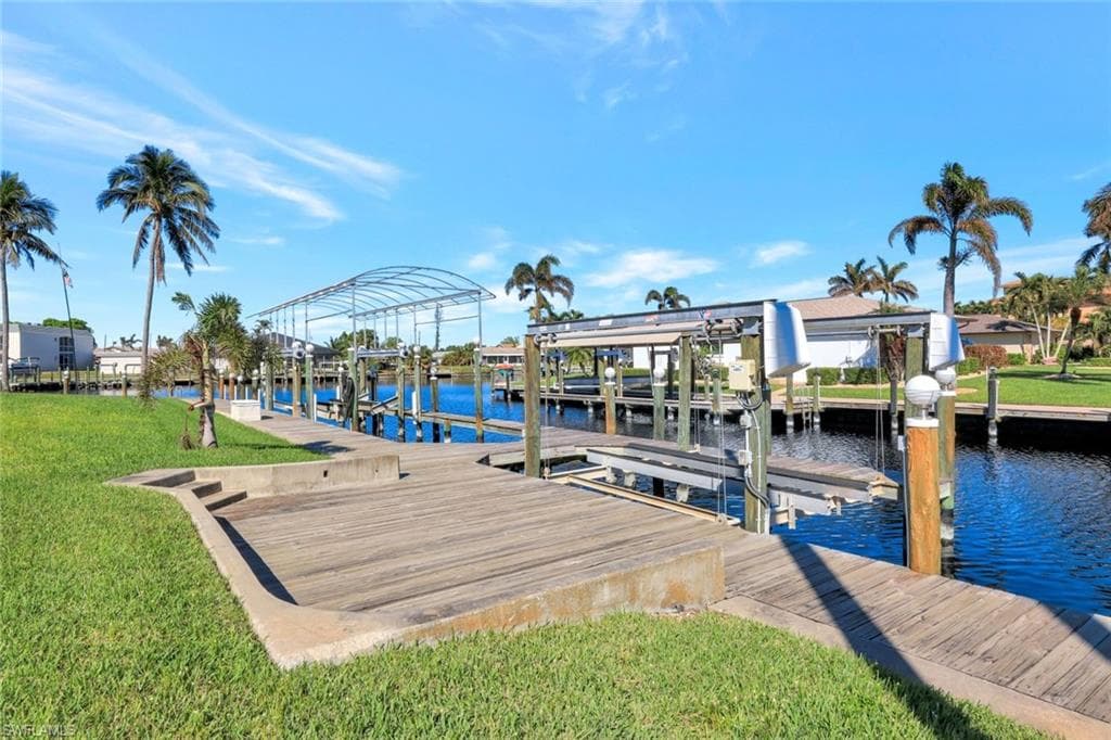 5211 Tamiami Ct, Cape Coral, FL 33904-3
