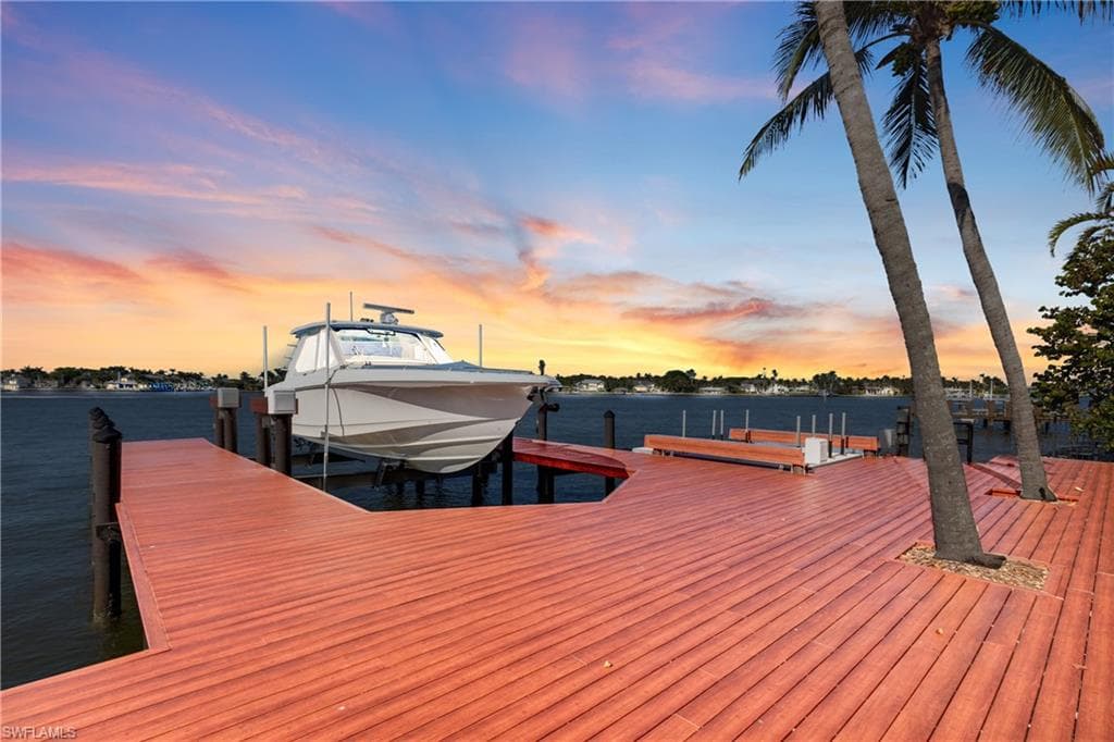 2050 Kingfish Rd, Naples, FL 34102-11