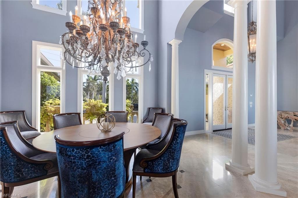 2050 Kingfish Rd, Naples, FL 34102-17