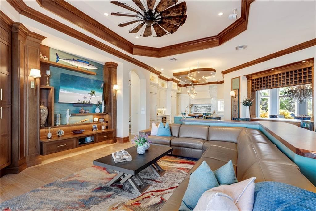 2050 Kingfish Rd, Naples, FL 34102-21