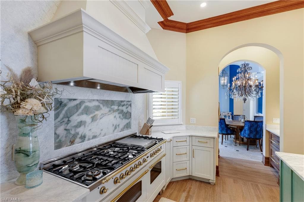 2050 Kingfish Rd, Naples, FL 34102-25