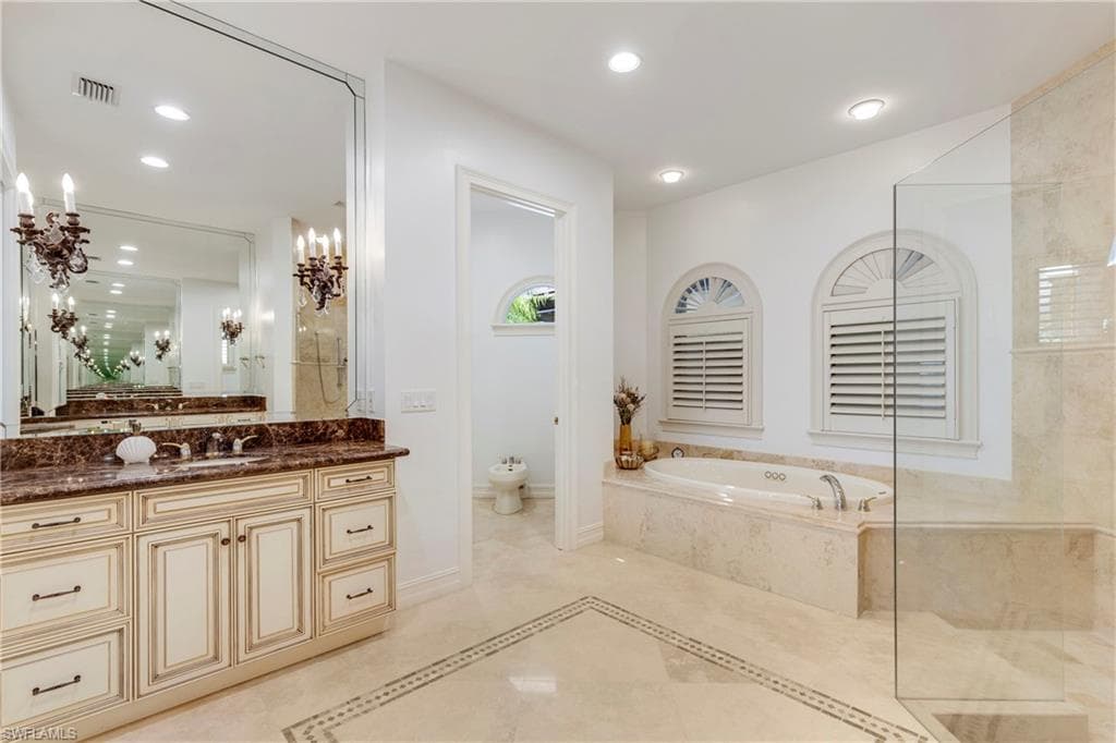 2050 Kingfish Rd, Naples, FL 34102-30