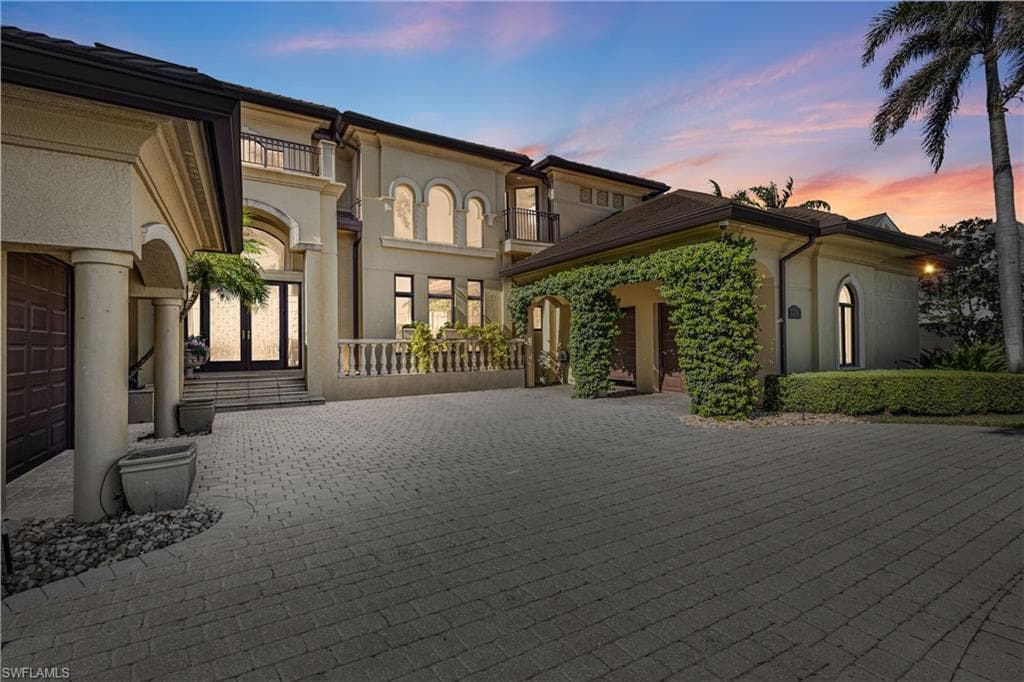 2050 Kingfish Rd, Naples, FL 34102-36