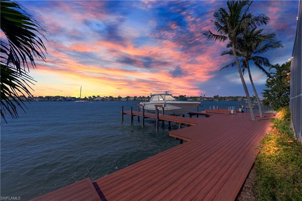 2050 Kingfish Rd, Naples, FL 34102-3