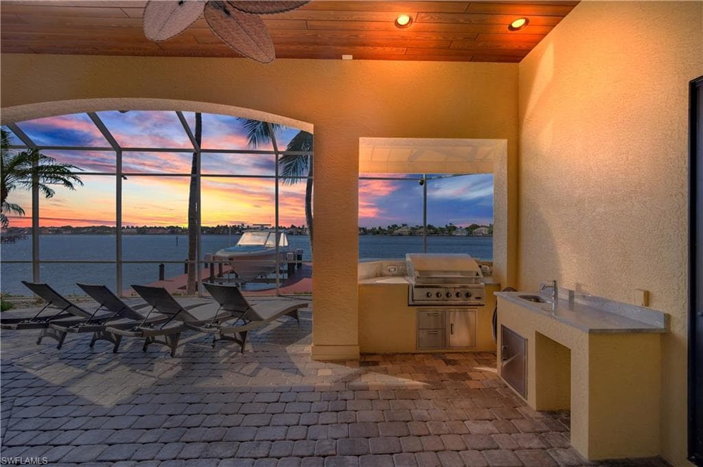 2050 Kingfish Rd, Naples, FL 34102-7