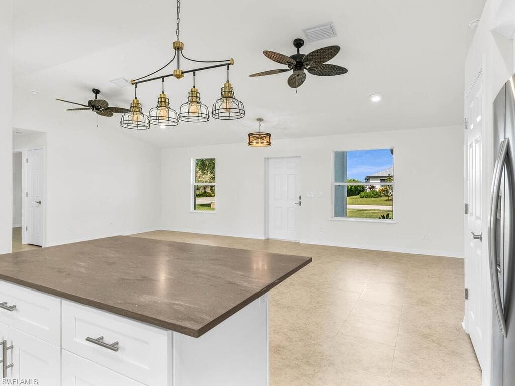 200 Cays Dr, Naples, FL 34114-8