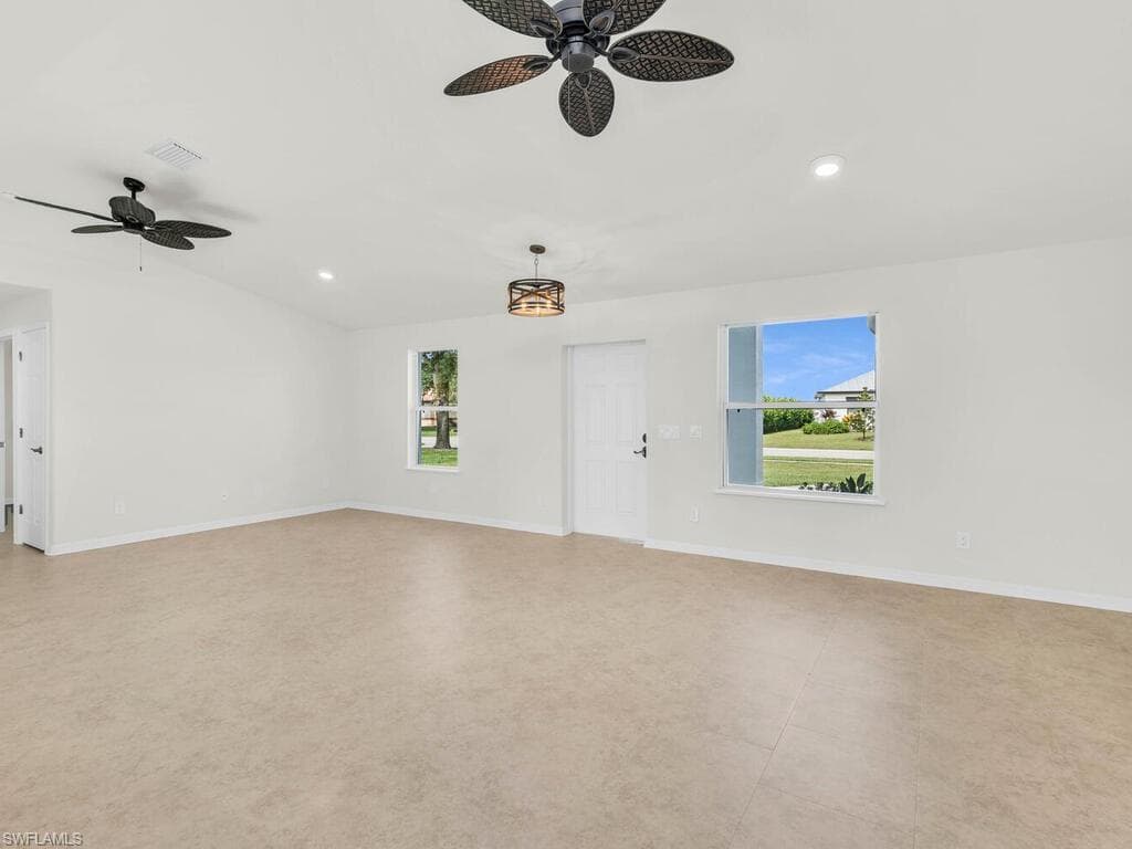 200 Cays Dr, Naples, FL 34114-9