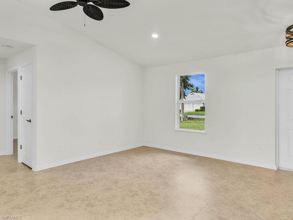 200 Cays Dr, Naples, FL 34114-10