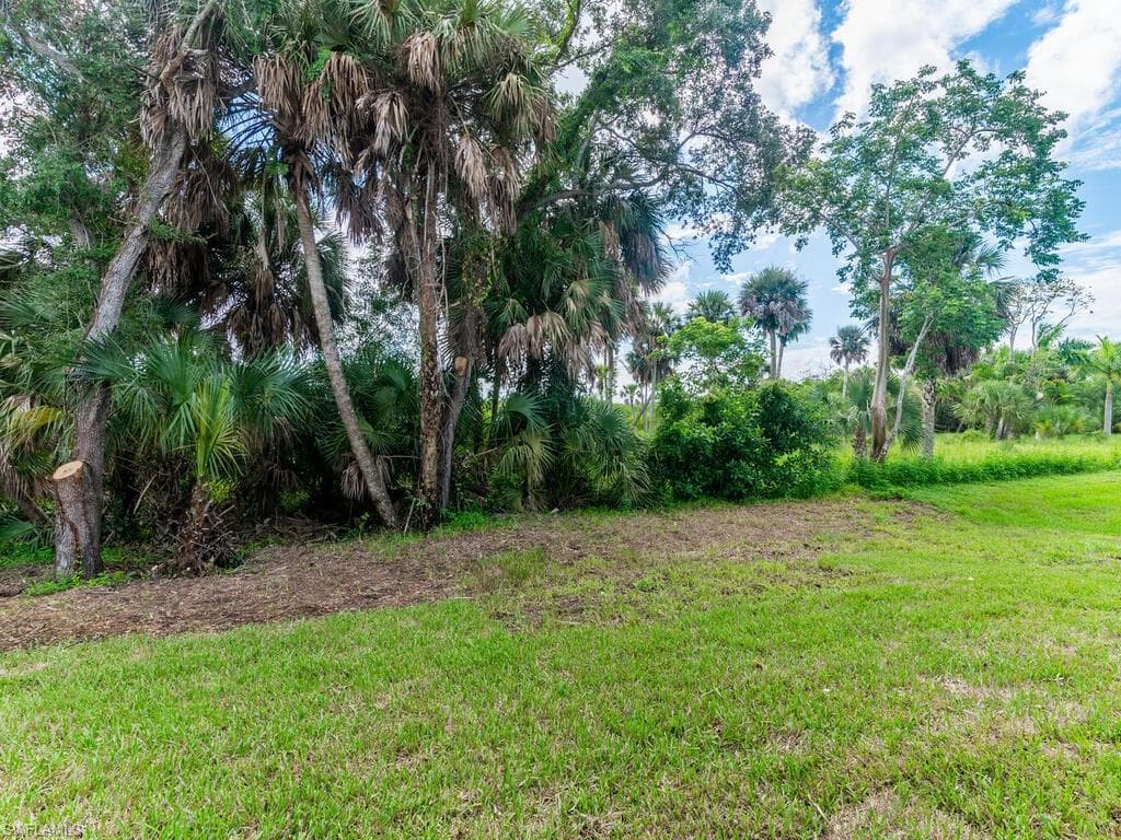 200 Cays Dr, Naples, FL 34114-22