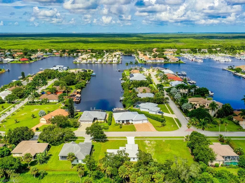 200 Cays Dr, Naples, FL 34114-27