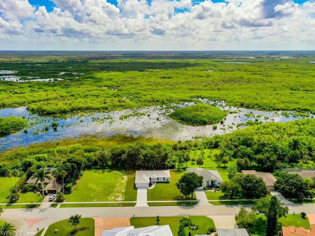 200 Cays Dr, Naples, FL 34114-1