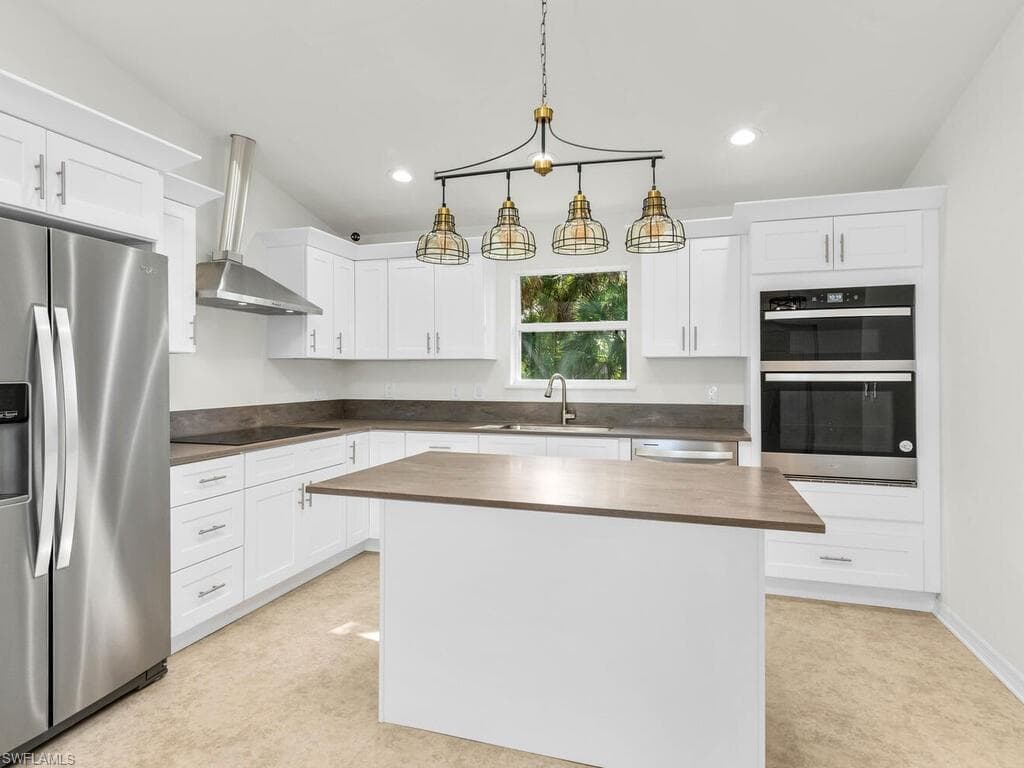 200 Cays Dr, Naples, FL 34114-5