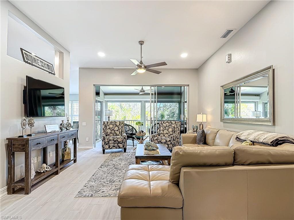 780 Tarpon Cove Dr 201, Naples, FL 34110-8
