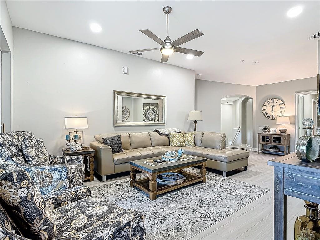 780 Tarpon Cove Dr 201, Naples, FL 34110-10