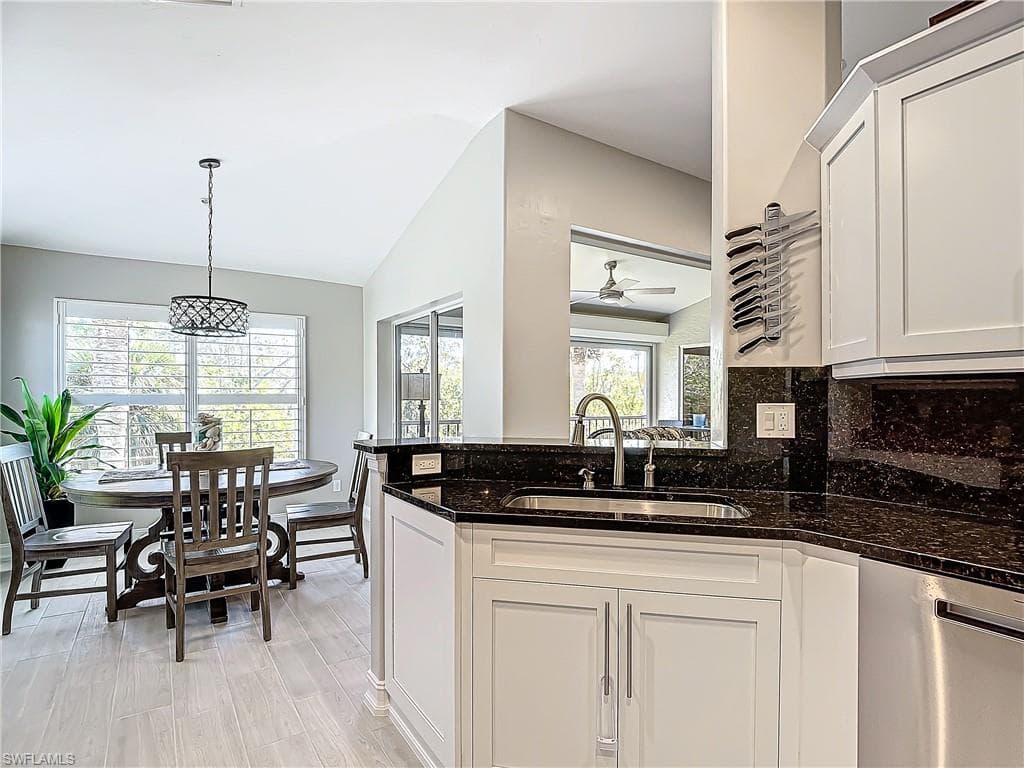780 Tarpon Cove Dr 201, Naples, FL 34110-14