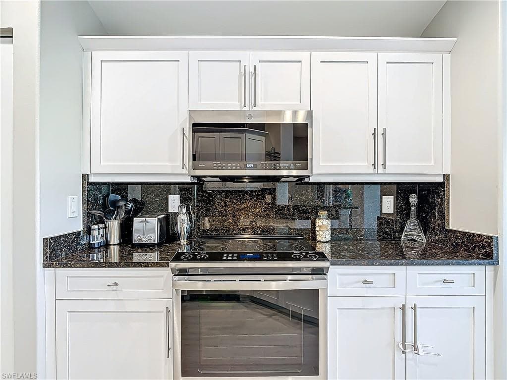 780 Tarpon Cove Dr 201, Naples, FL 34110-16