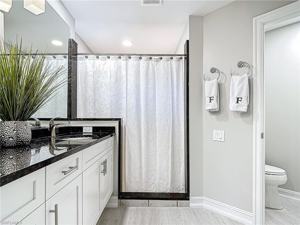 780 Tarpon Cove Dr 201, Naples, FL 34110-24